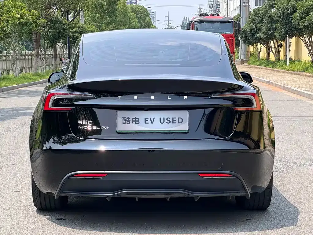 Tesla Model 3 — фото 7