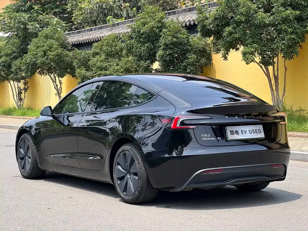 Tesla Model 3 — фото 4