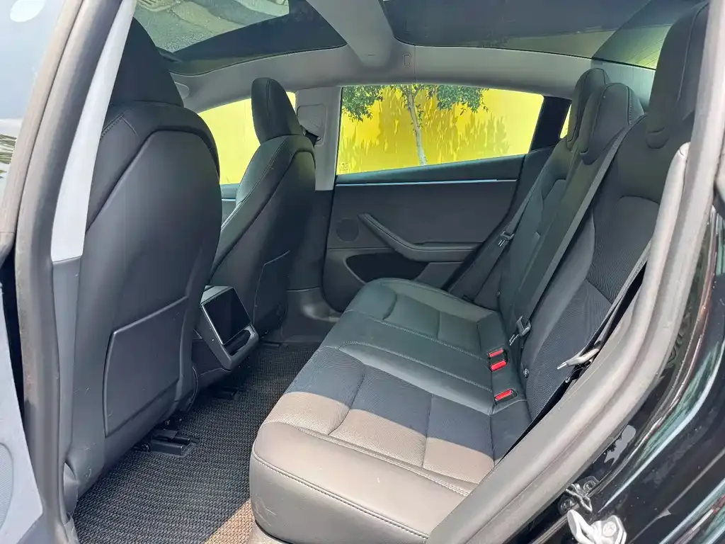 Tesla Model 3 — фото 10