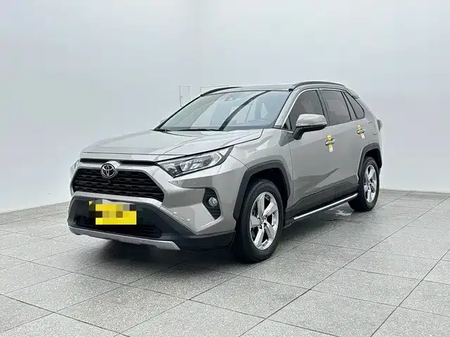 Toyota RAV4 — фото 1