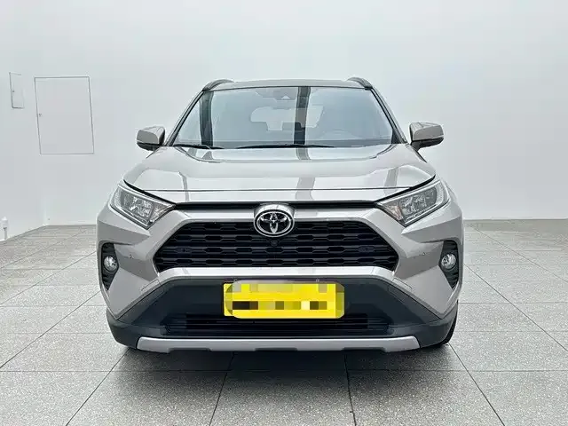 Toyota RAV4 — фото 8