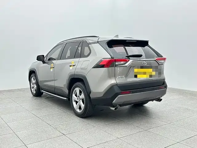 Toyota RAV4 — фото 5