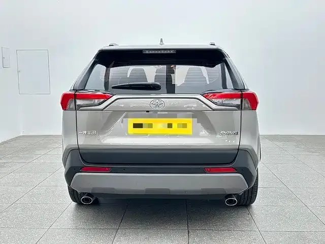 Toyota RAV4 — фото 6