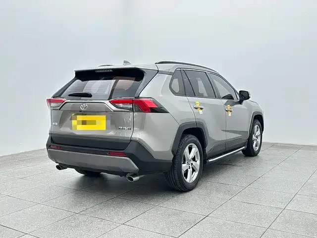 Toyota RAV4 — фото 7