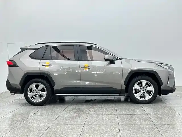 Toyota RAV4 — фото 2