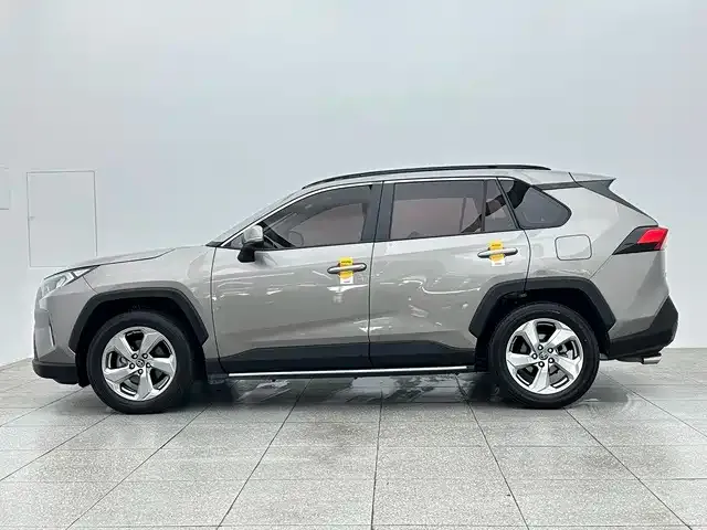 Toyota RAV4 — фото 10