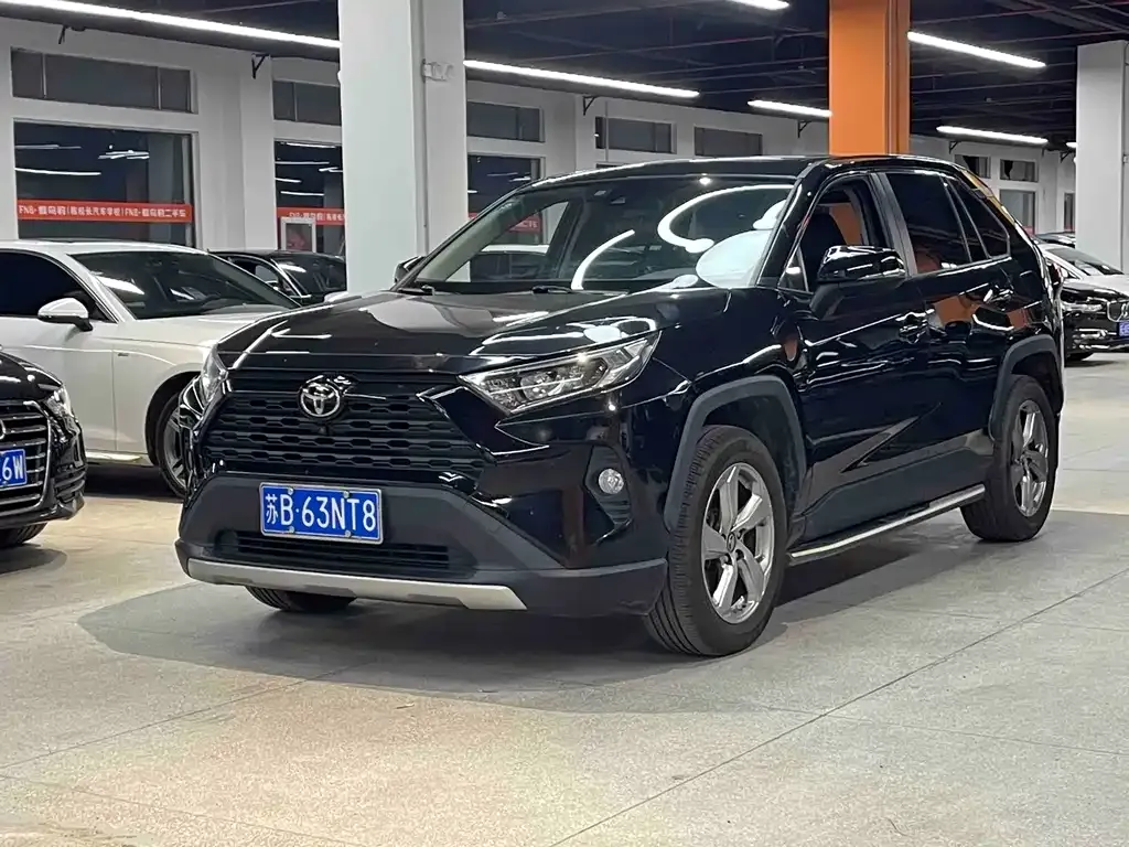 Toyota RAV4 — фото 10