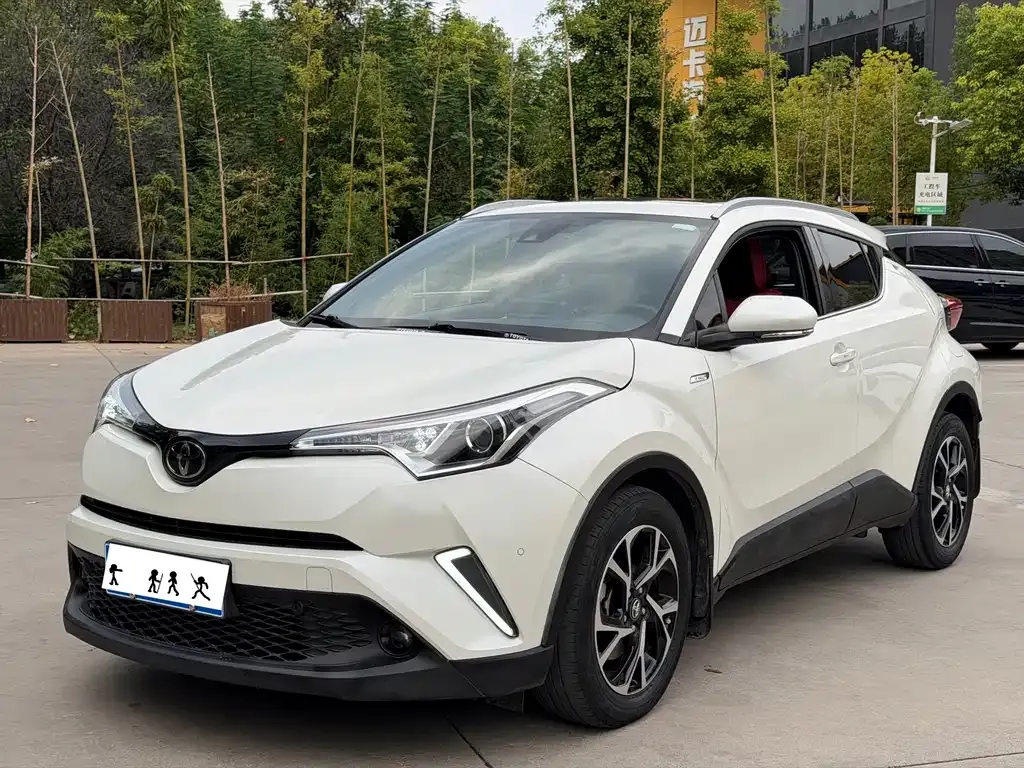Toyota C-HR — фото 1