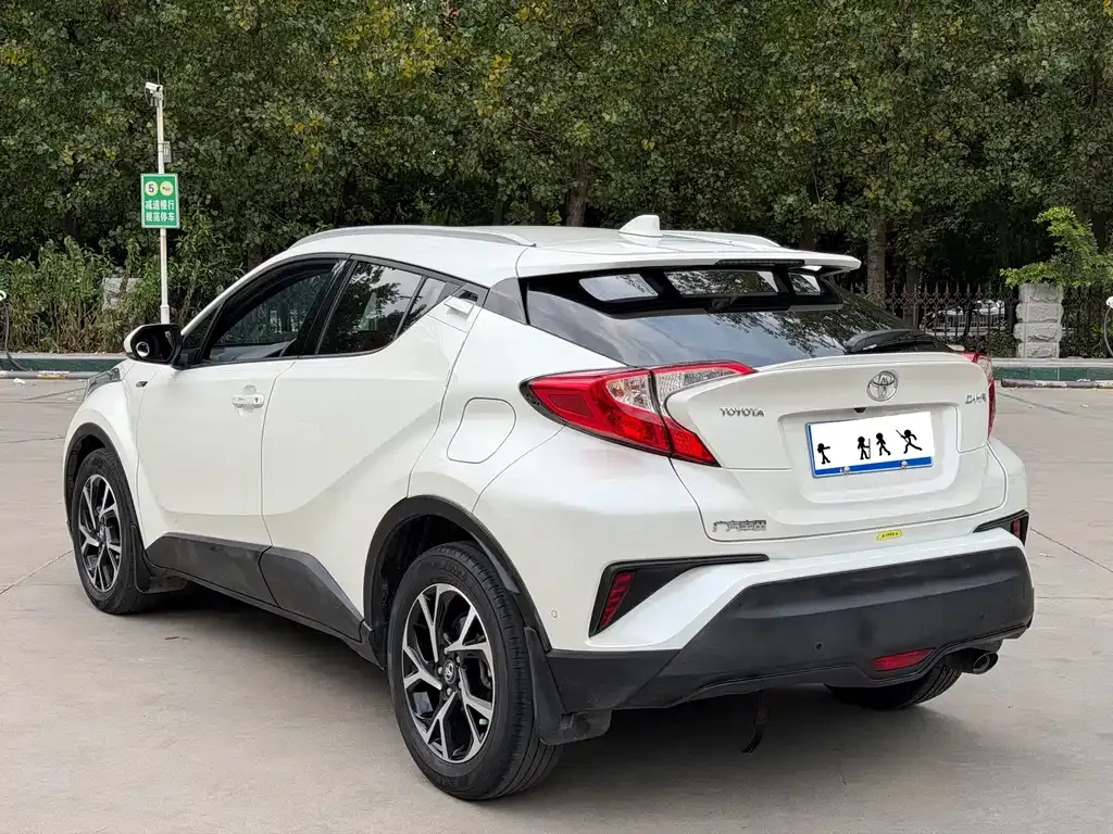 Toyota C-HR — фото 8