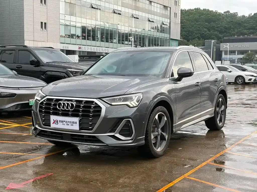 Audi Q3 — фото 1