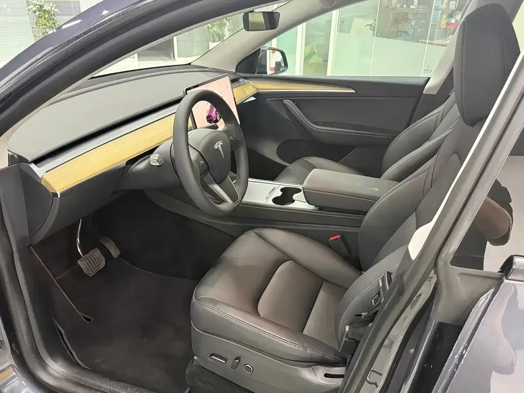 Tesla Model Y — фото 9