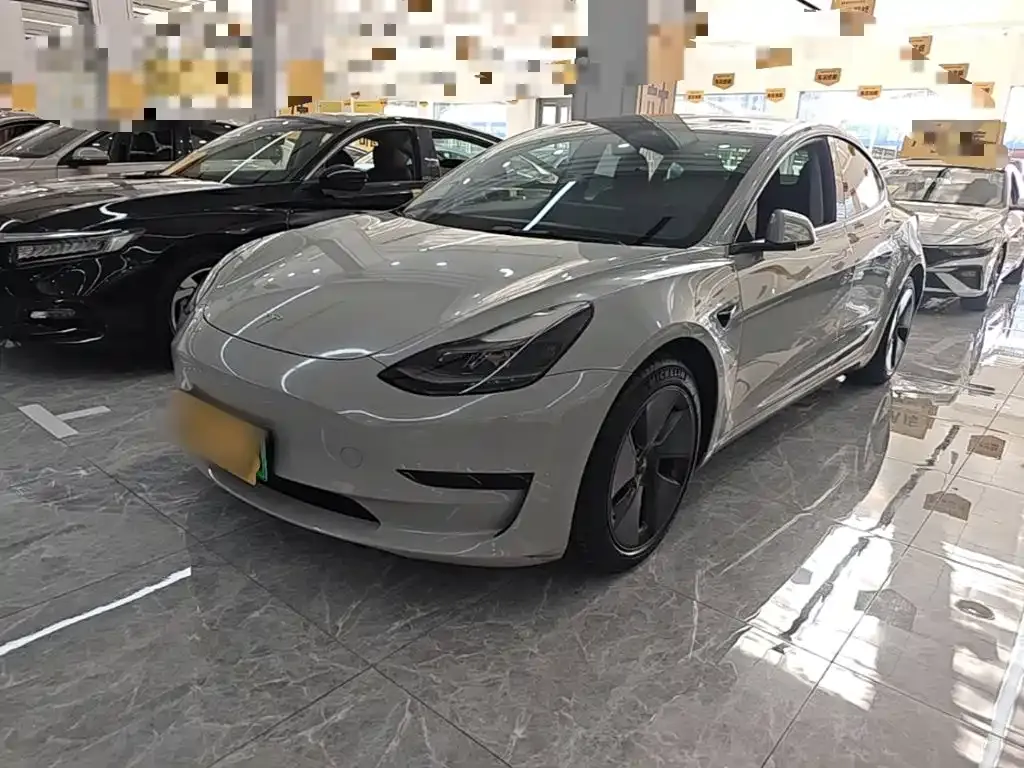 Tesla Model 3 — фото 1