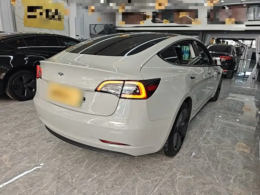 Tesla Model 3 — фото 10