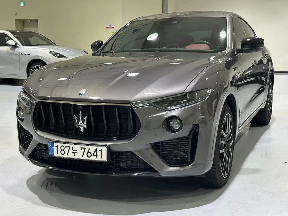 Maserati Levante — фото 1