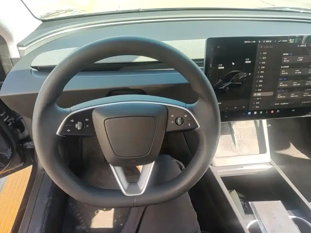 Tesla Model 3 — фото 3