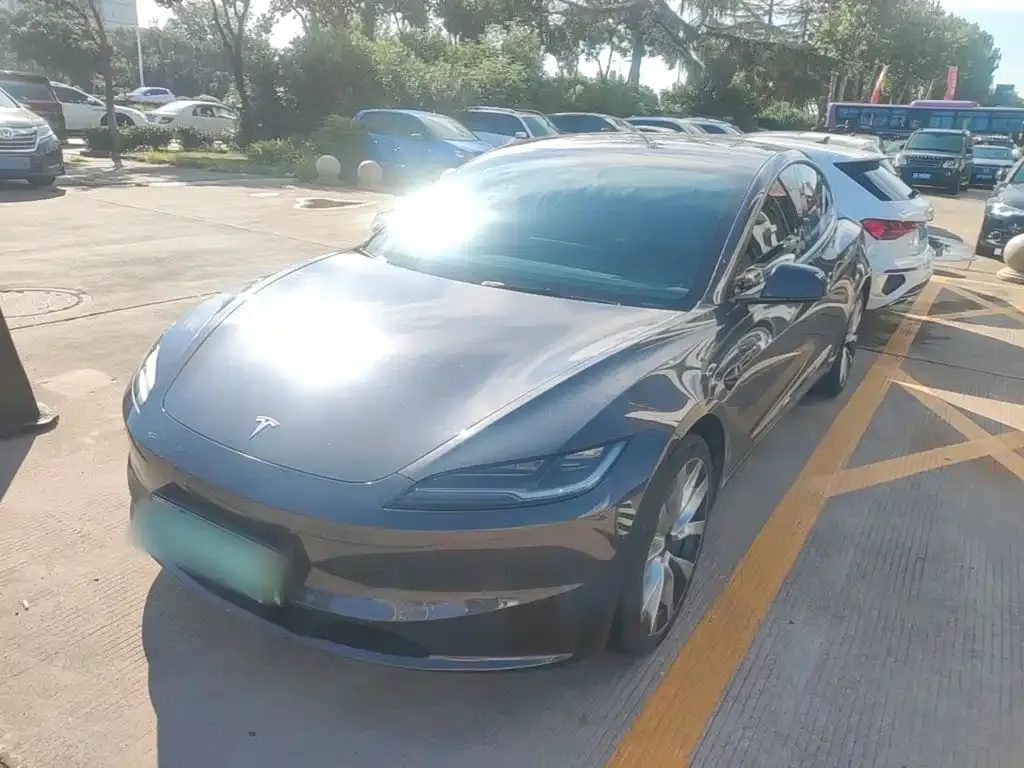 Tesla Model 3 — фото 10