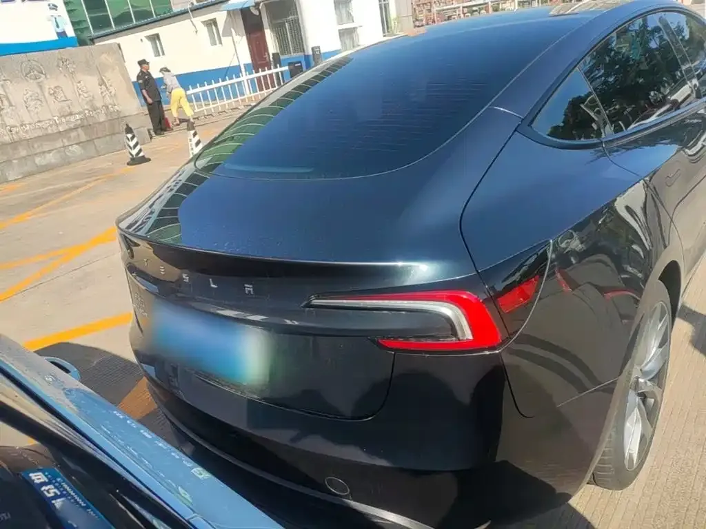 Tesla Model 3 — фото 4
