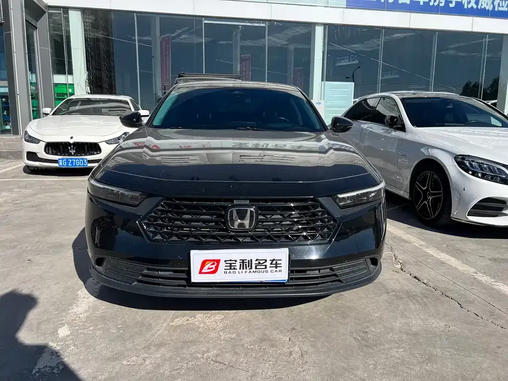 Honda Accord — фото 1