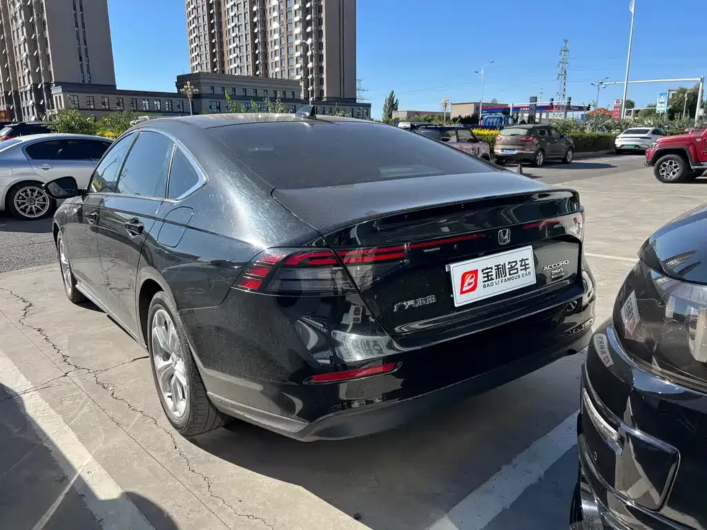 Honda Accord — фото 8