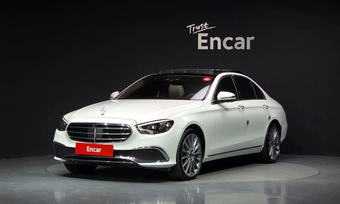 Mercedes-Benz E-Class — фото 1