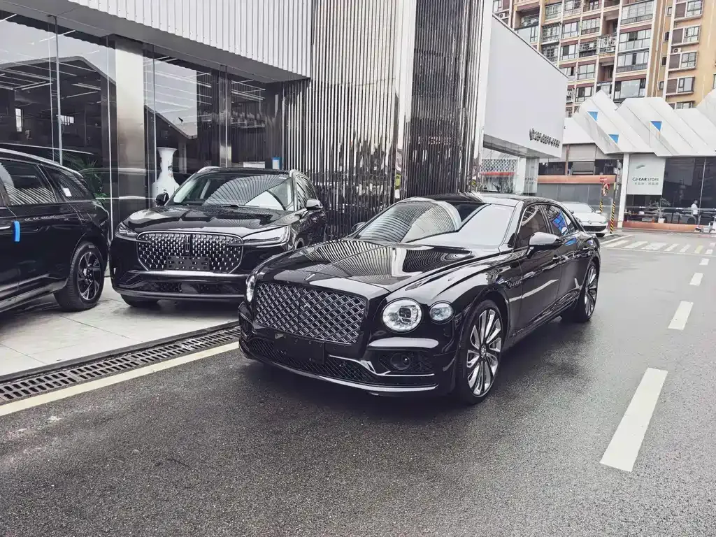 Bentley Flying Spur — фото 1