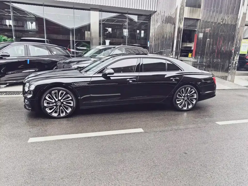Bentley Flying Spur — фото 8
