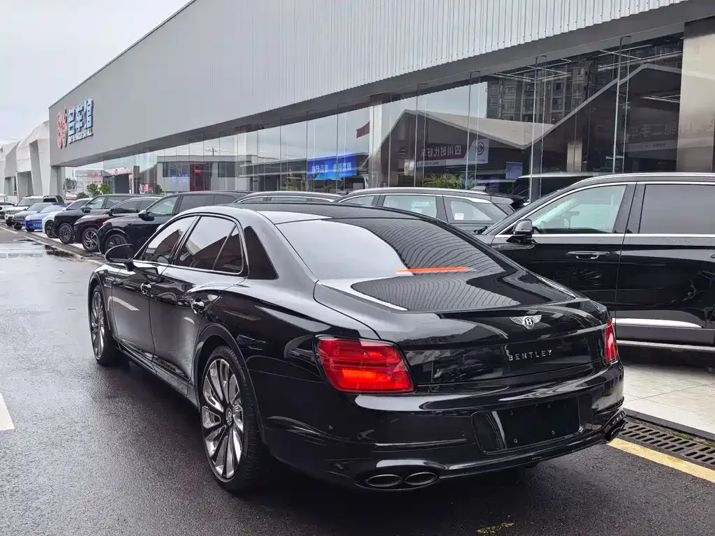 Bentley Flying Spur — фото 6