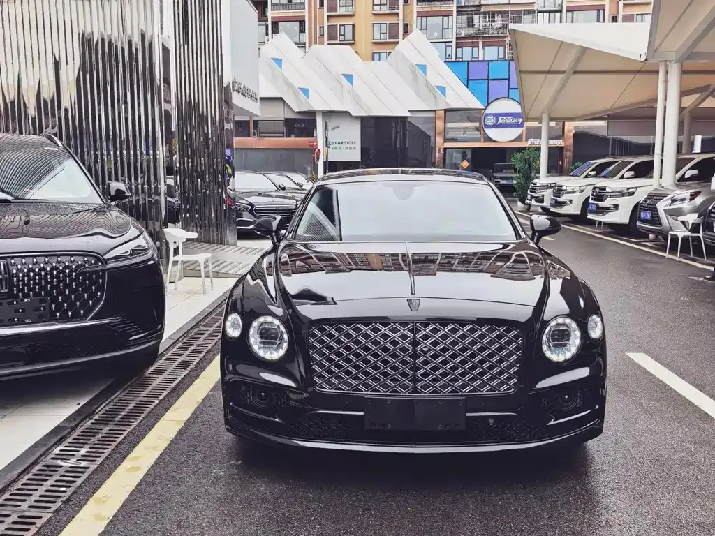 Bentley Flying Spur — фото 3