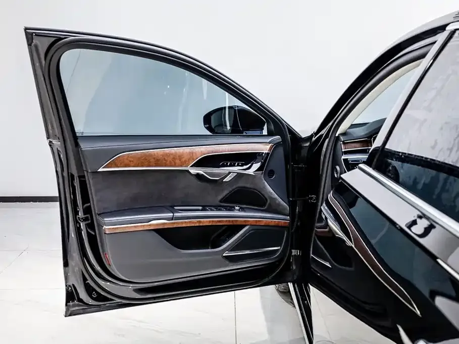 Audi A8 — фото 4