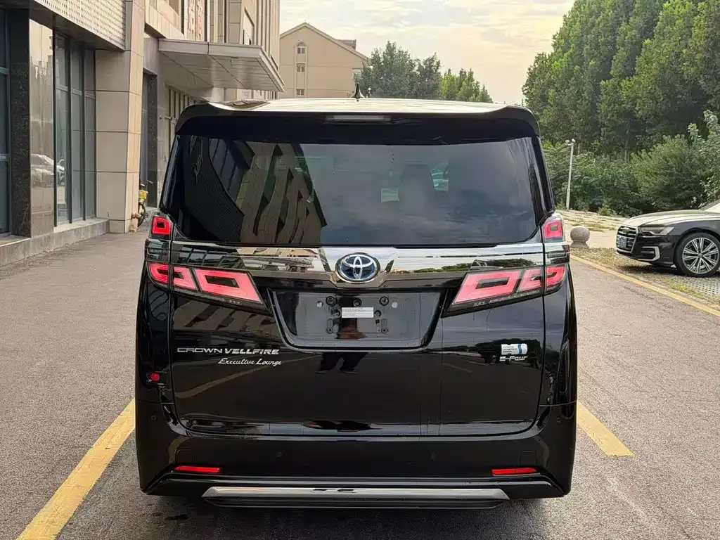Toyota Vellfire — фото 3