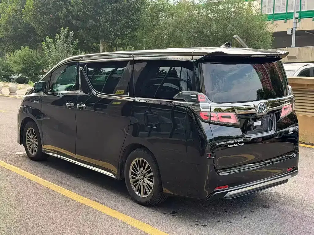 Toyota Vellfire — фото 9