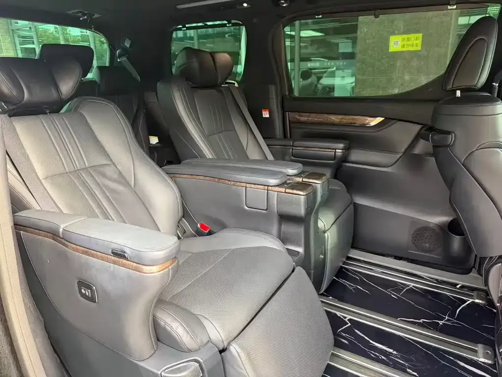 Toyota Vellfire — фото 6