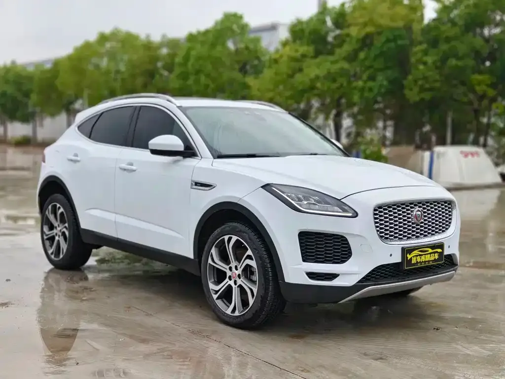Jaguar E-PACE — фото 8