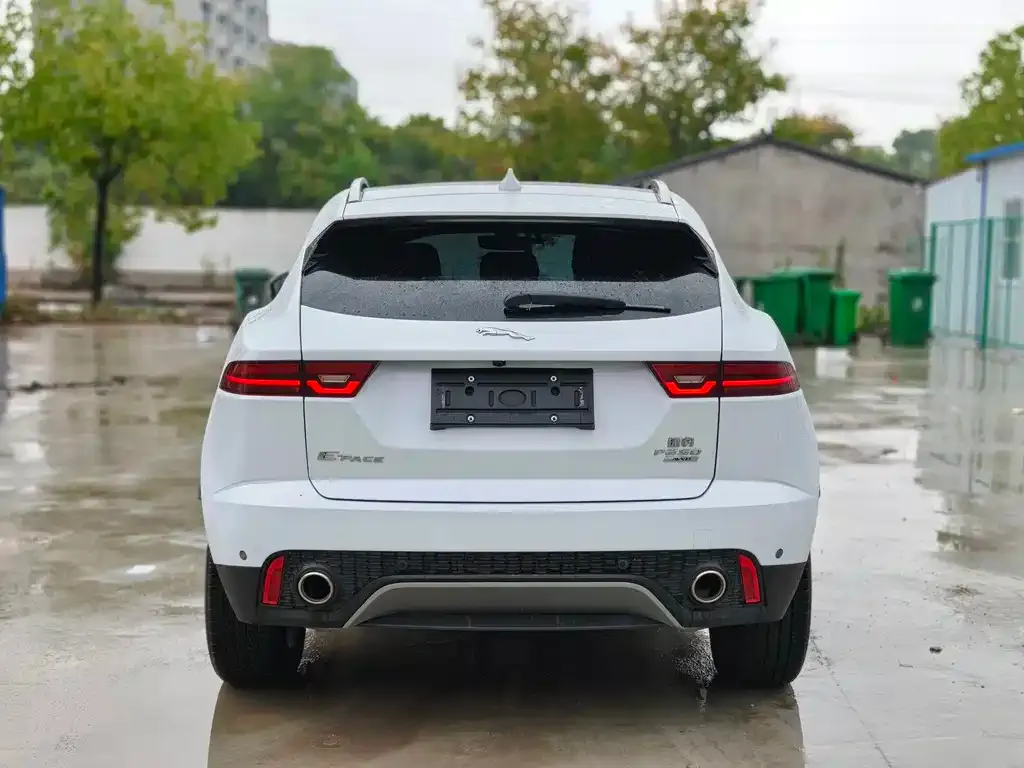 Jaguar E-PACE — фото 2