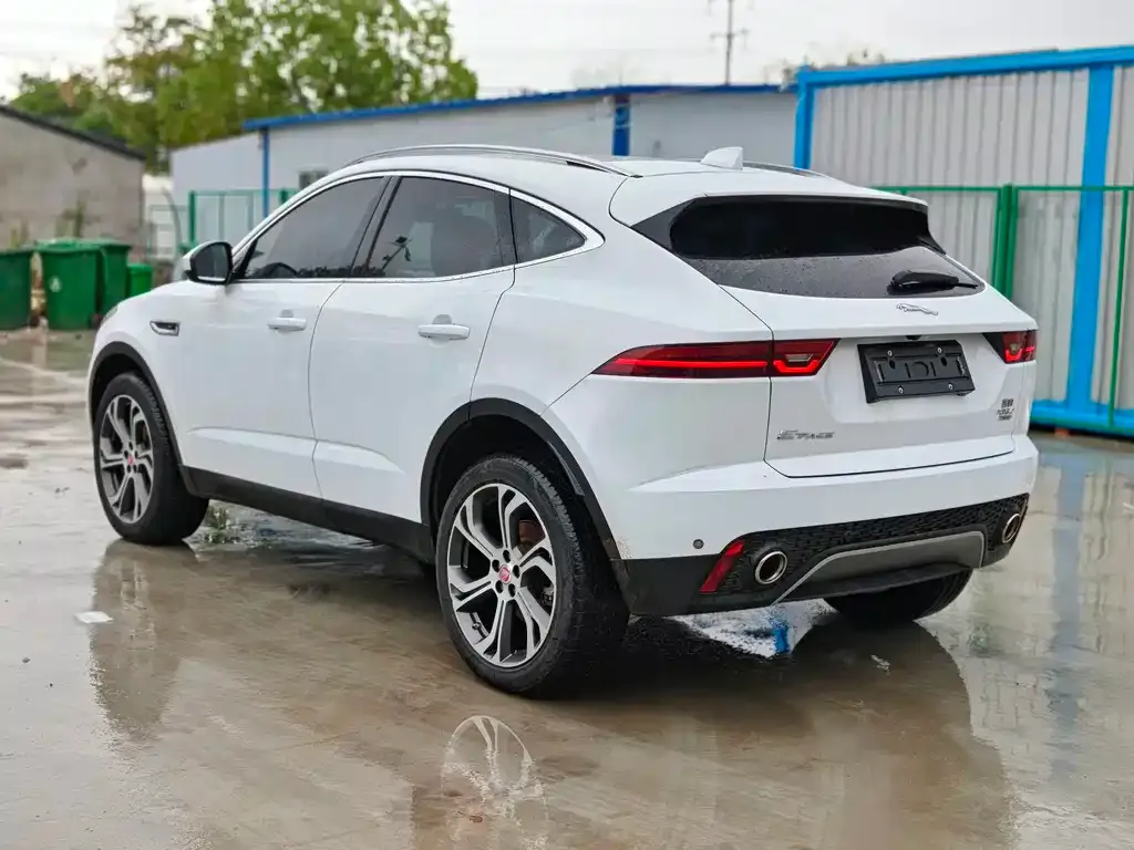 Jaguar E-PACE — фото 4