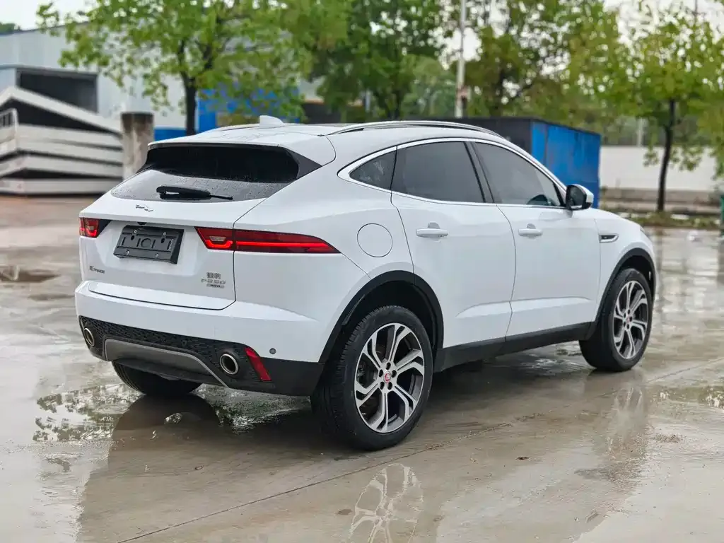 Jaguar E-PACE — фото 3