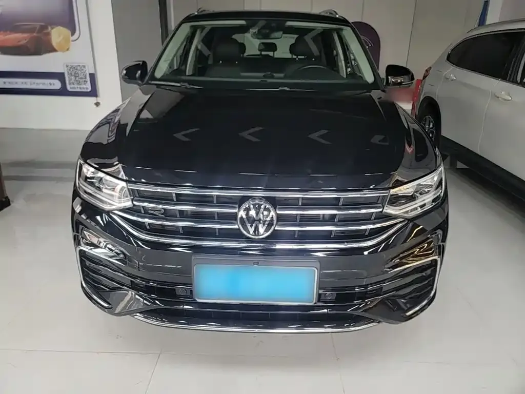 Volkswagen Tiguan L — фото 6