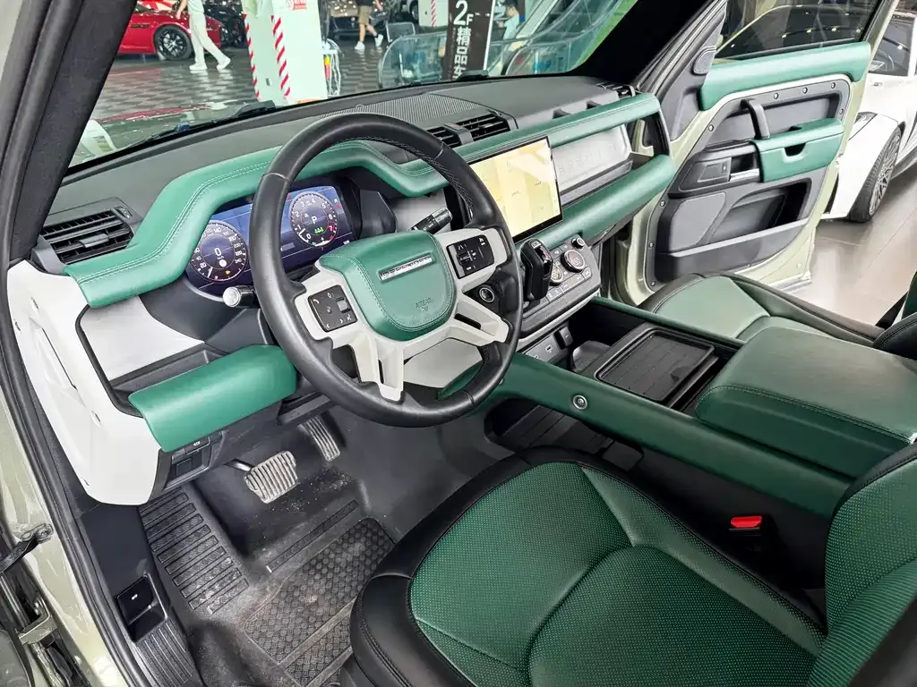 Land Rover Defender — фото 10