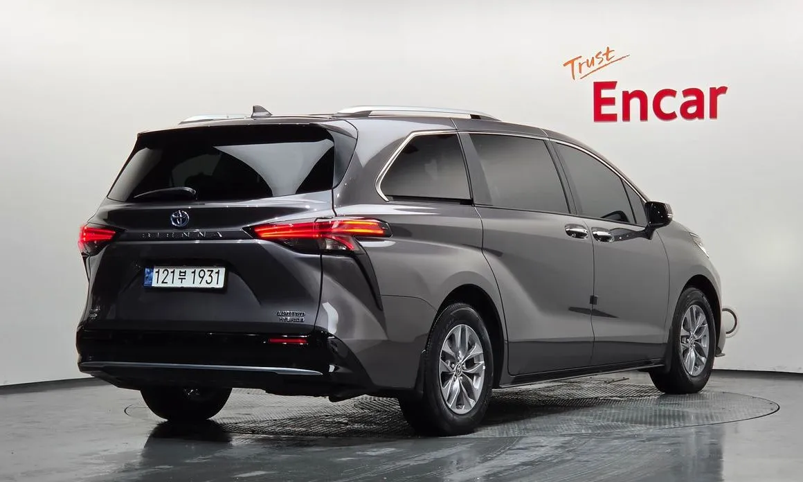 Toyota Sienna — фото 6
