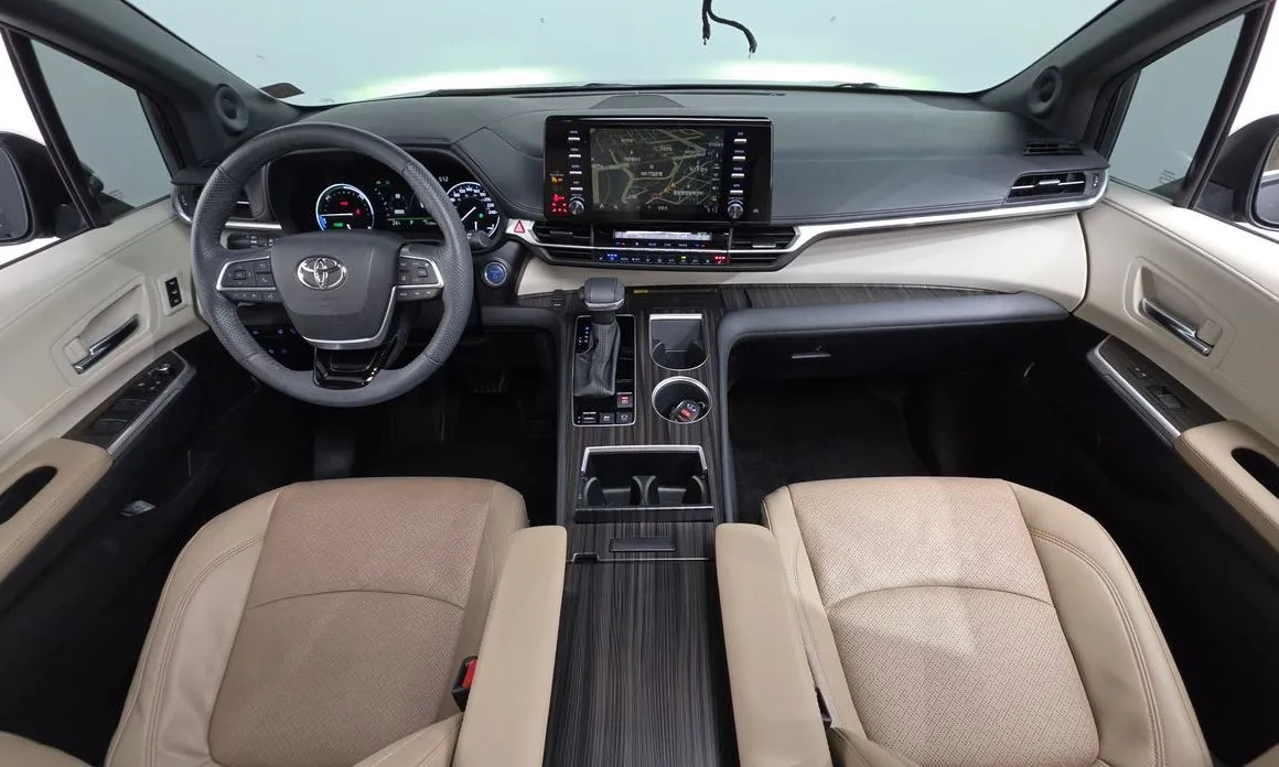Toyota Sienna — фото 9