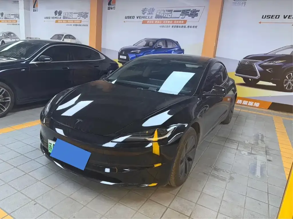 Tesla Model 3 — фото 1