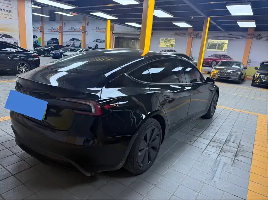 Tesla Model 3 — фото 7