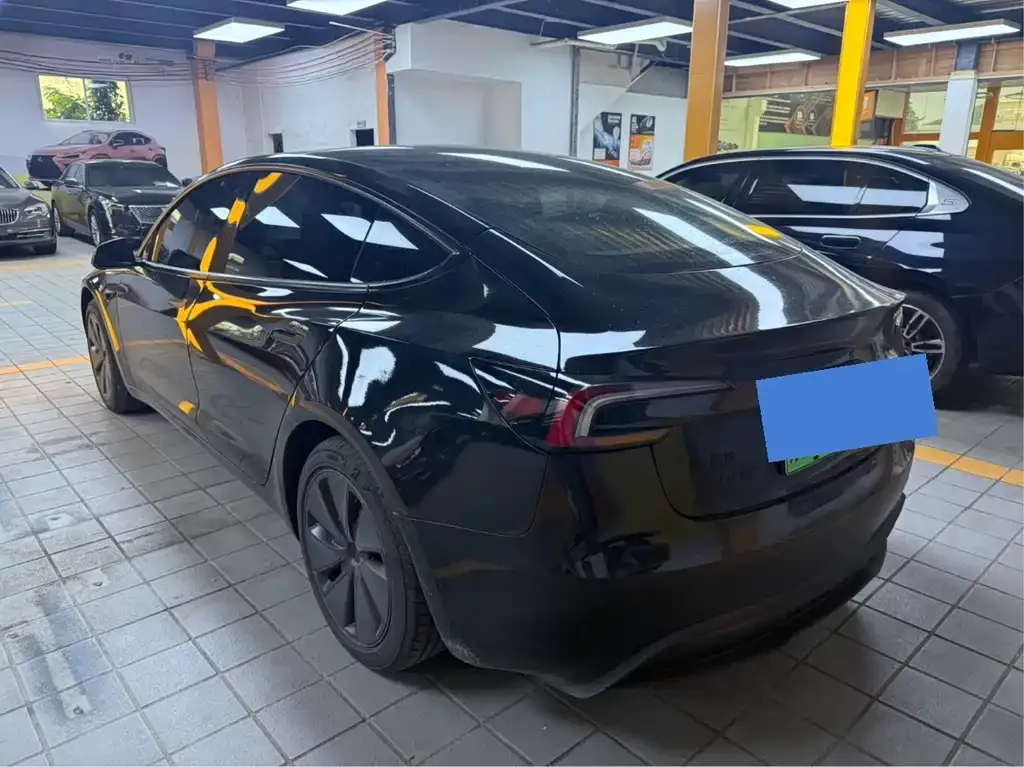Tesla Model 3 — фото 3