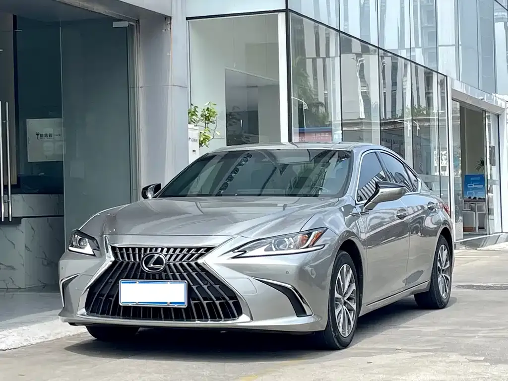 Lexus ES — фото 1