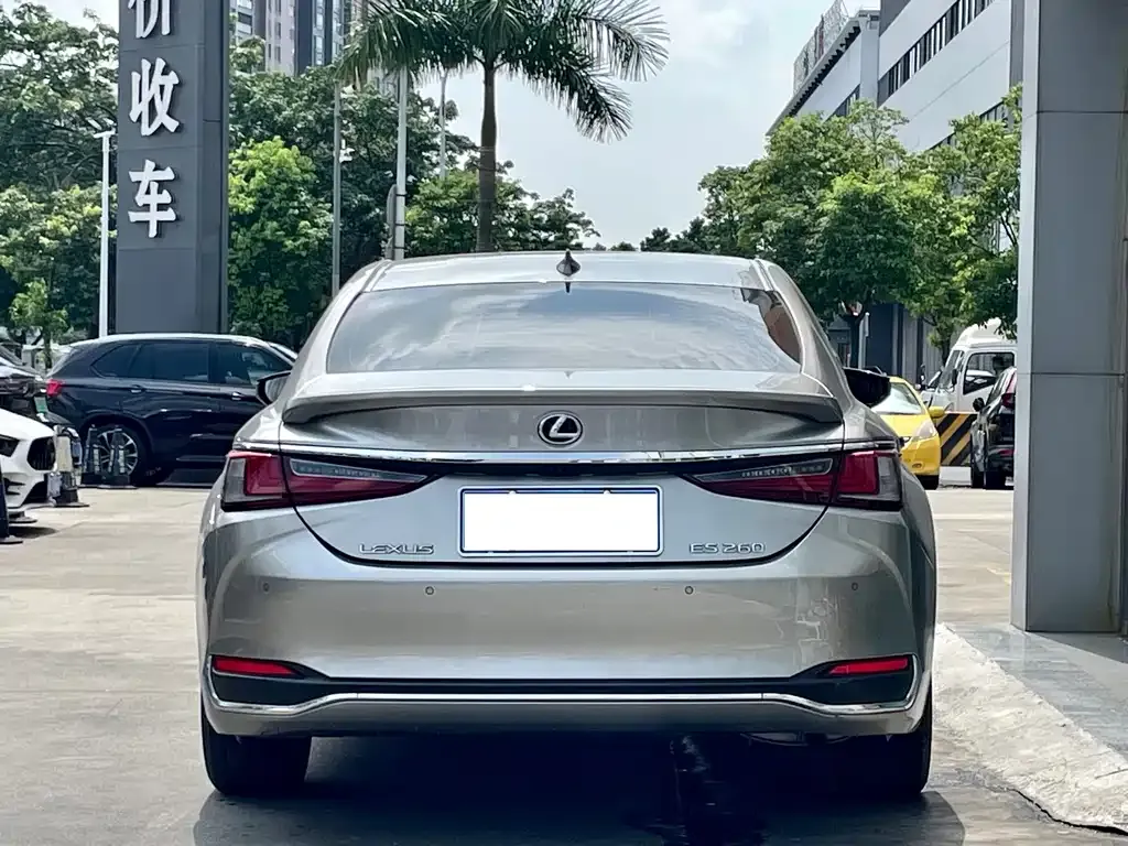 Lexus ES — фото 9