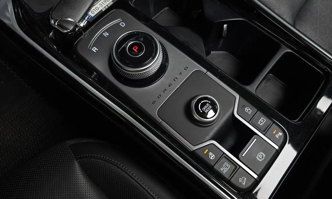 Kia Sorento — фото 8