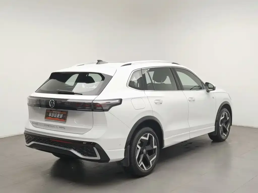 Volkswagen Tiguan L — фото 10