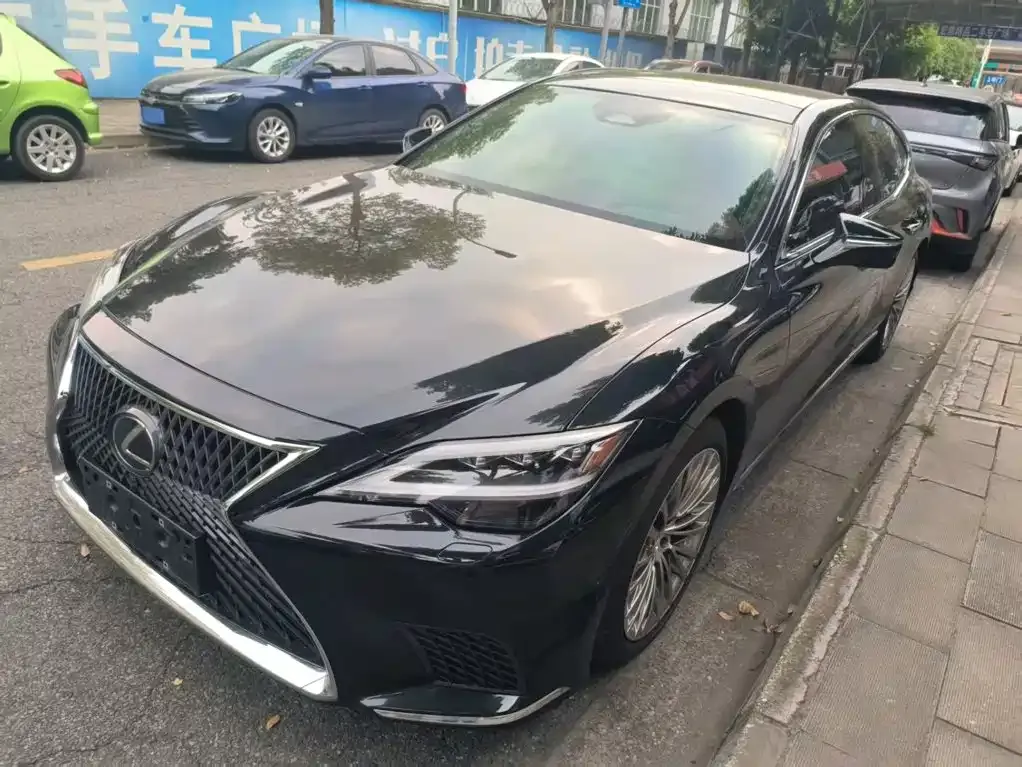 Lexus LS — фото 1