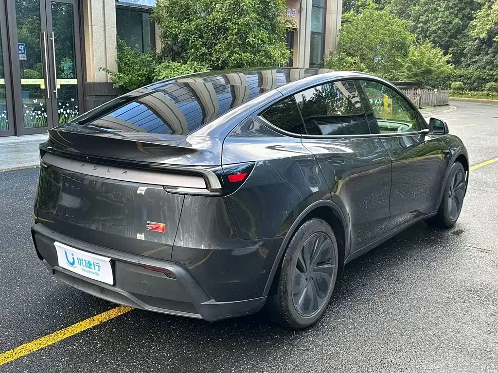 Tesla Model Y — фото 7