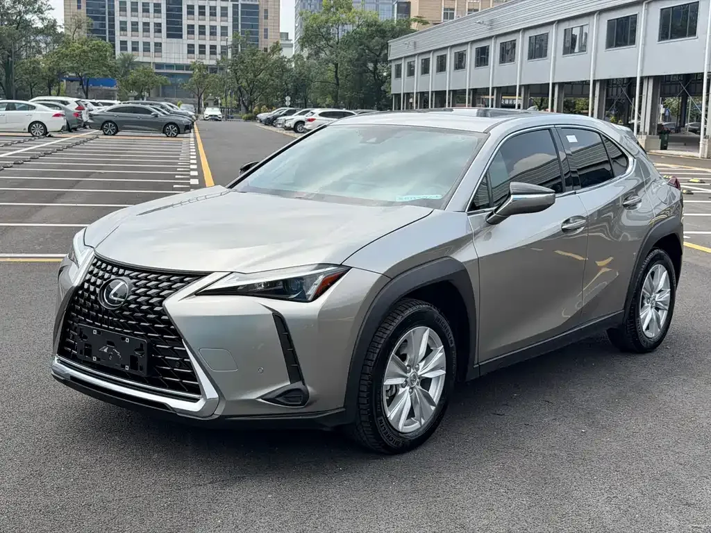 Lexus UX — фото 1